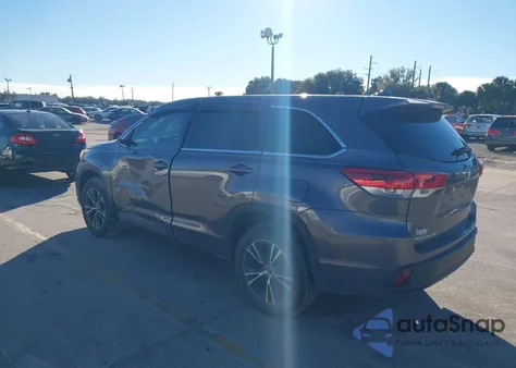 2019 Toyota Highlander Le Plus z USA, uszkodzony, nr VIN 5TDZZRFH9KS325034